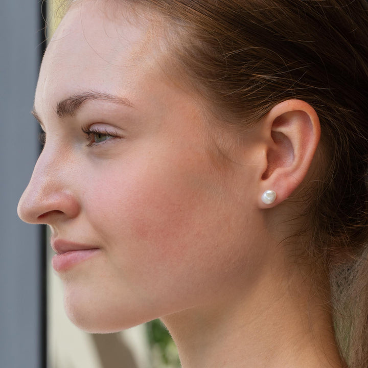 Stud Earrings with Pearl